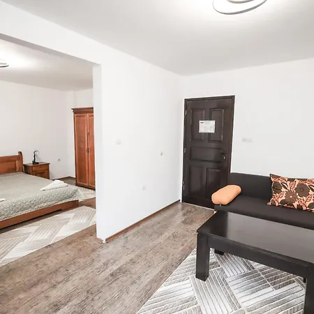 Enchevite Strannopriemnitsi Pensionat