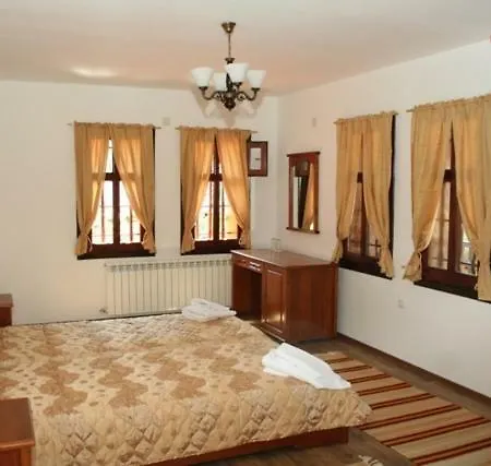 Enchevite Strannopriemnitsi Zlatograd