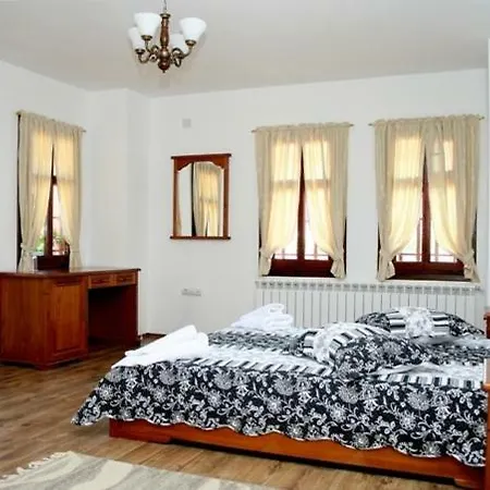 Enchevite Strannopriemnitsi Zlatograd