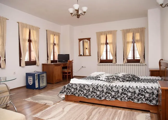 Enchevite Strannopriemnitsi 3*