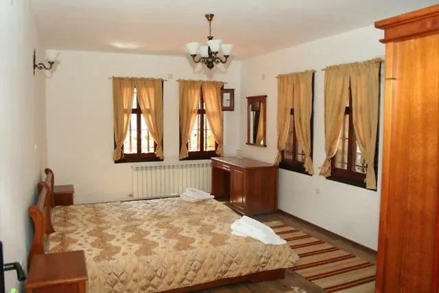 Enchevite Strannopriemnitsi Zlatograd